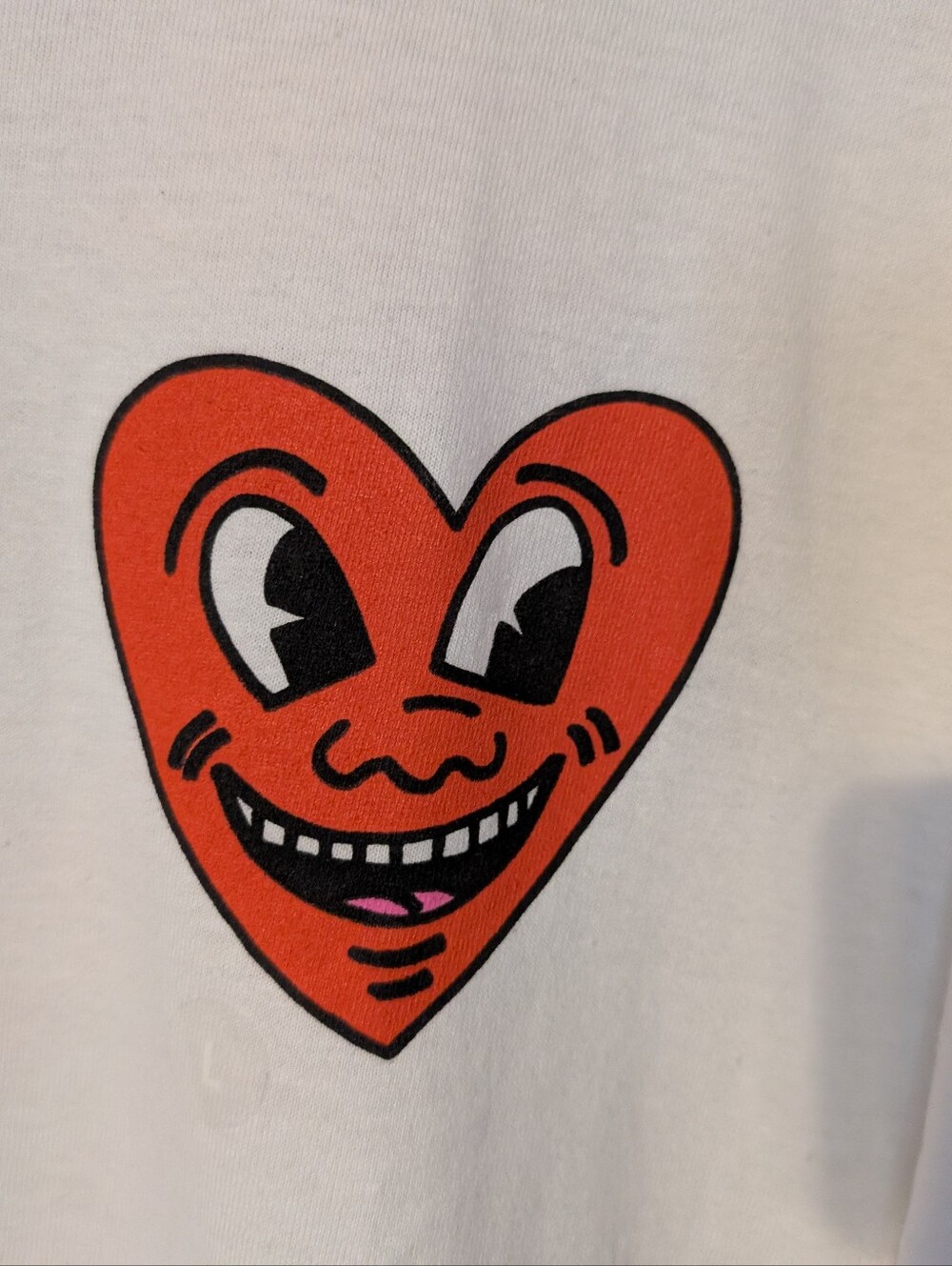 Kieth Haring Tee Shirt Keith Haring Smiling Heart Men NEW - Picture 6 of 16